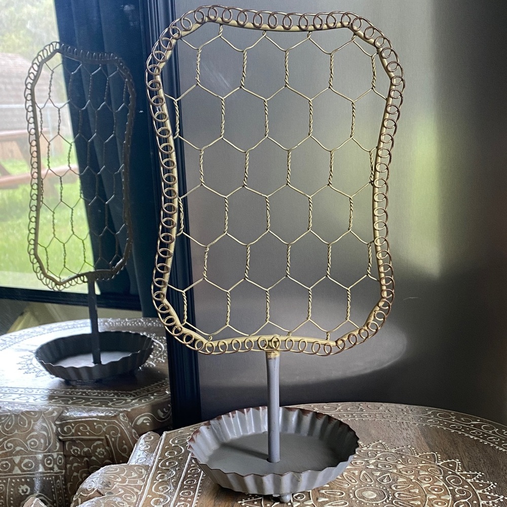 Soft Yellow & pale Gray ‘Shabby Chic’ farmhouse style Wire Jewelry Holder